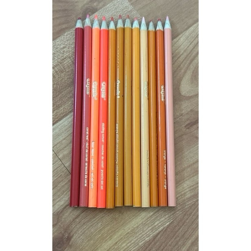 Bundle of 12 Orange Tones Crayola‎ Color pencils